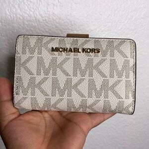 Michael Michael Kors Bifold Jet Set Cream Color Logo Wallet